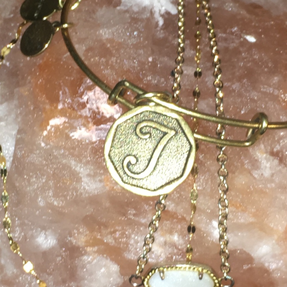 Meet your Posher, Toyin